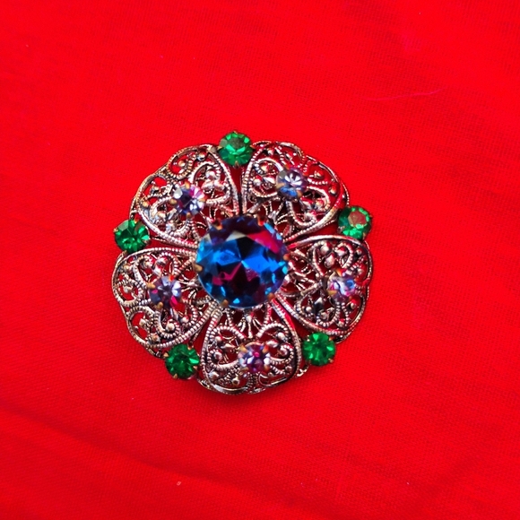 Vintage Blue & Green Rhinestone Silver Tone Hearts Flower Brooch Pin. 1.5" - Picture 4 of 7